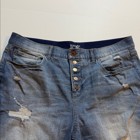 Terra & Sky Distressed Button-Front Denim Shorts - Blue - Picture 6 of 12